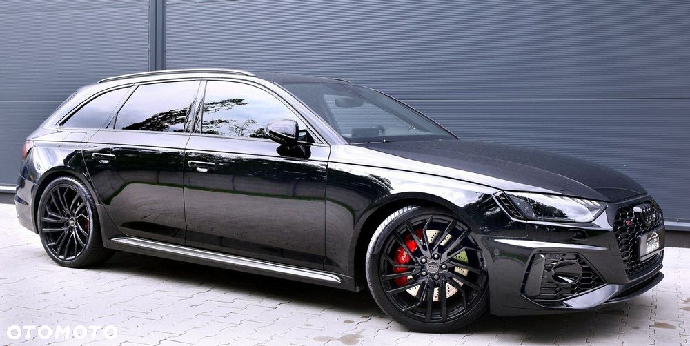 Audi RS4 Limousine - 7