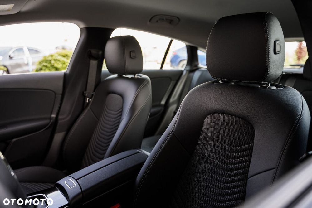 Mercedes-Benz CLA - 16