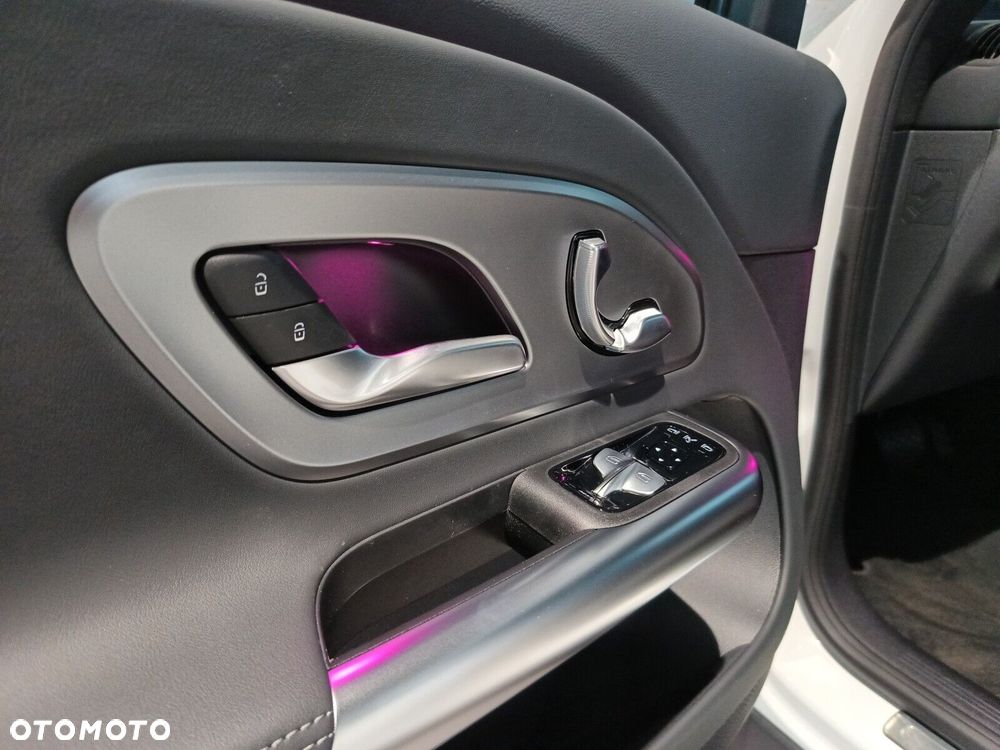 Mercedes-Benz GLB - 13