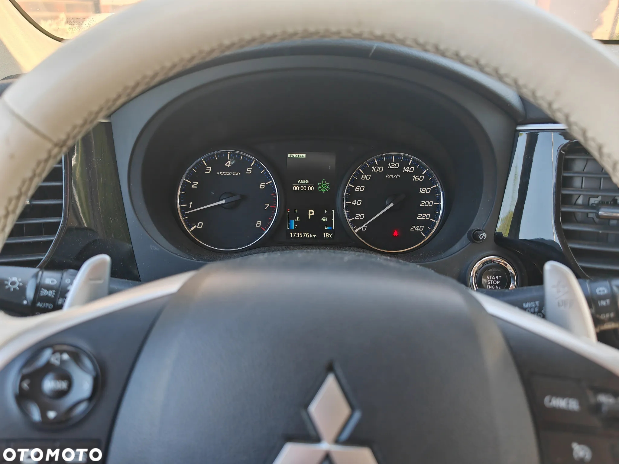 Mitsubishi Outlander - 2