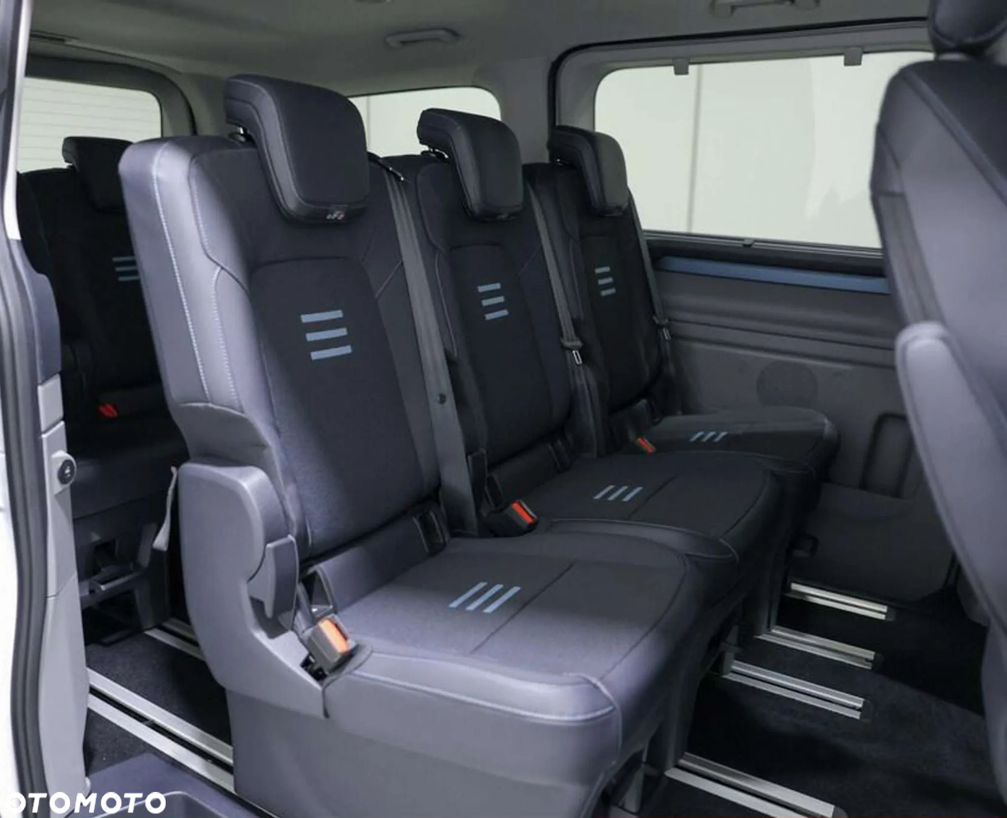 Ford Tourneo Custom - 13