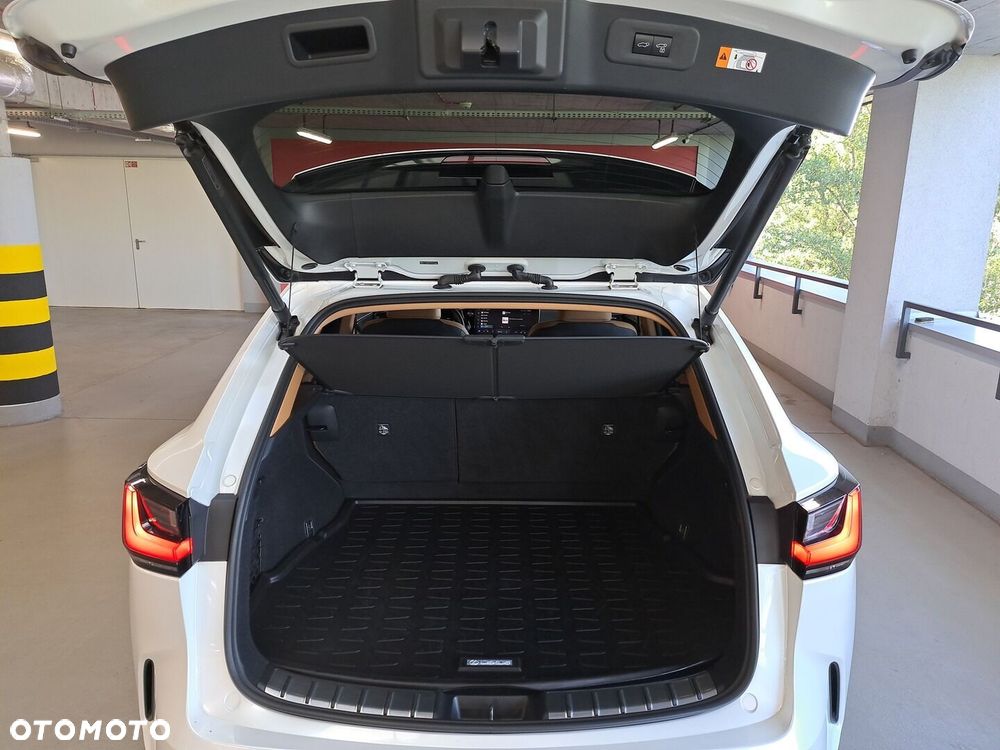Lexus NX 350h Omotenashi AWD - 10