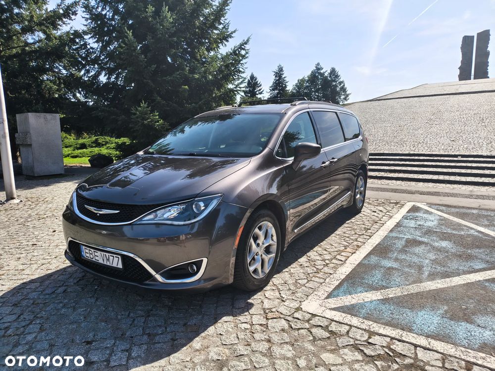 Chrysler Pacifica - 1