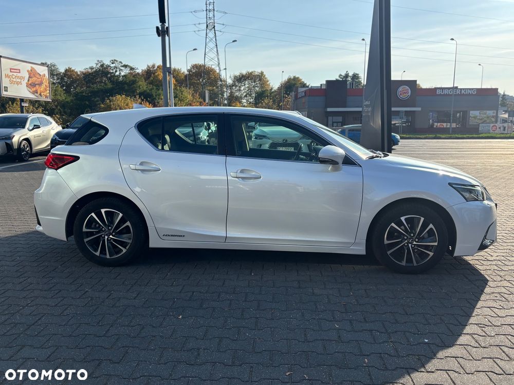 Lexus CT - 7