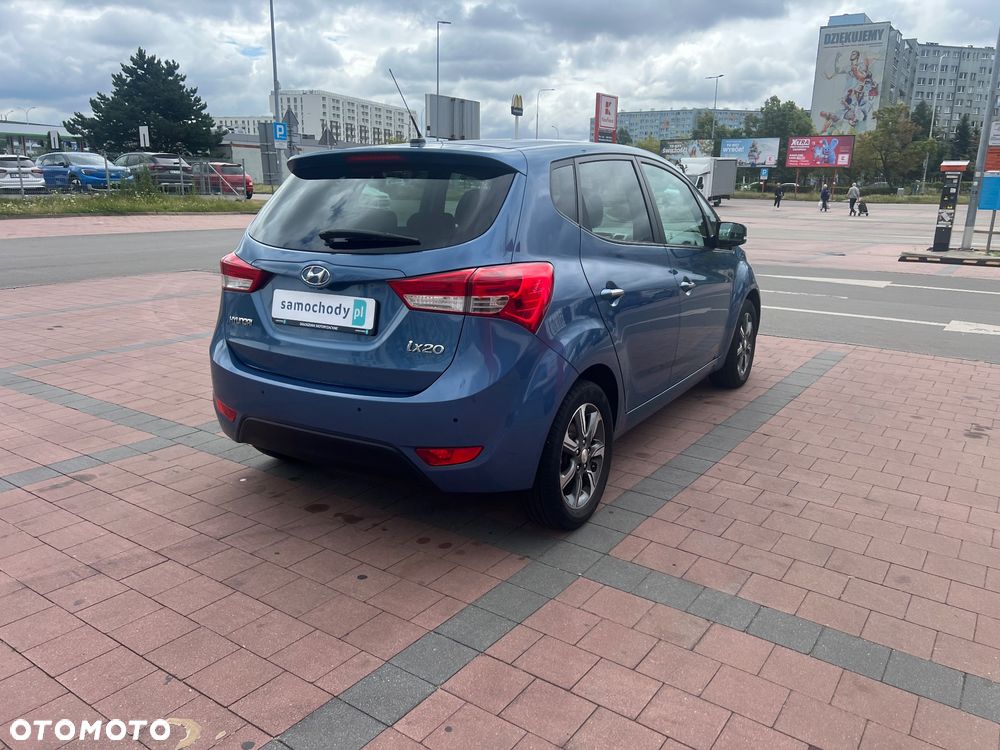 Hyundai ix20 1.4 Premium blue - 11