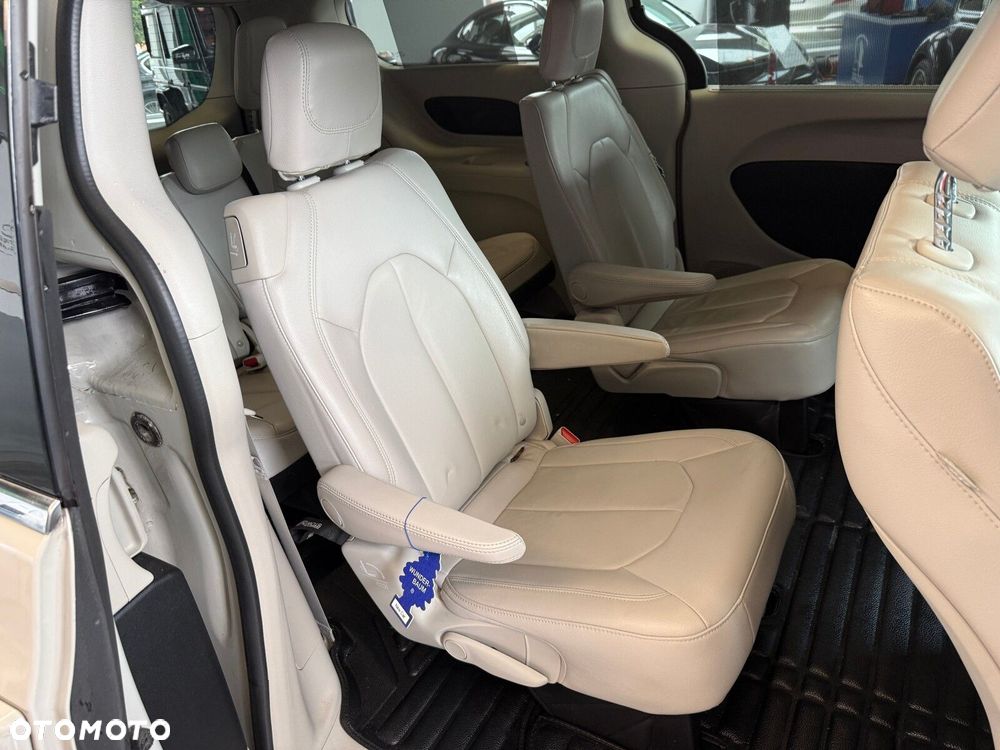 Chrysler Pacifica - 14