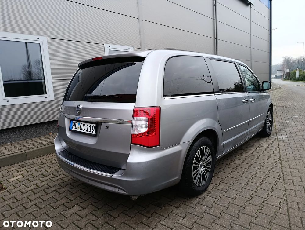 Lancia Voyager 2.8CRD S - 8