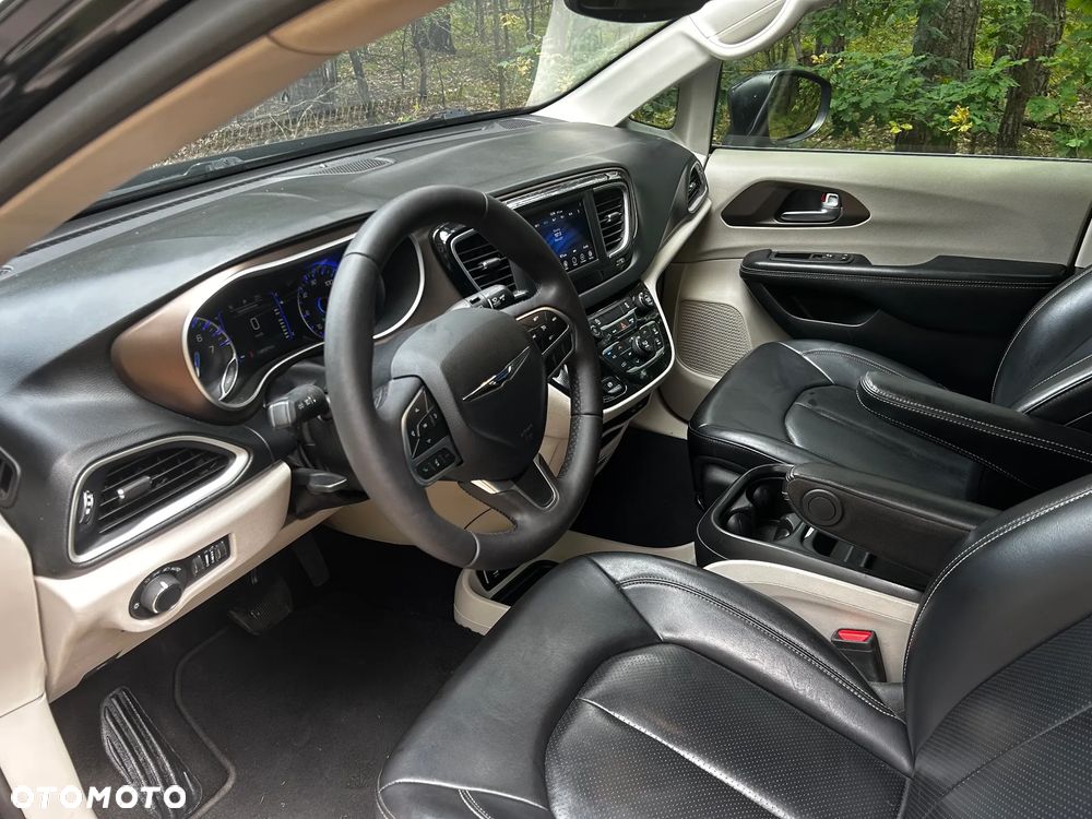 Chrysler Pacifica - 27