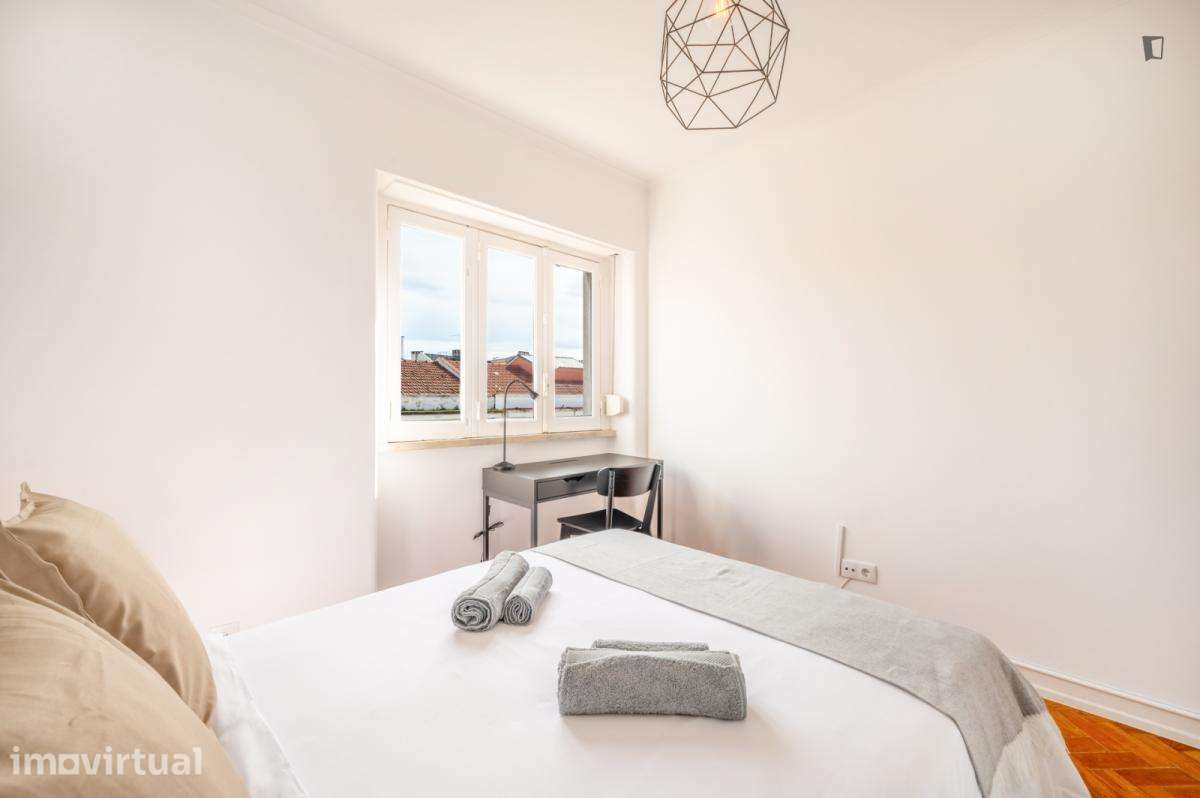 Quarto - localizado em Alameda Lisbon - Grande imagem: 2/24