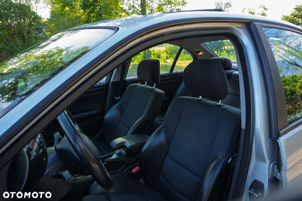BMW Seria 3 318i - 11