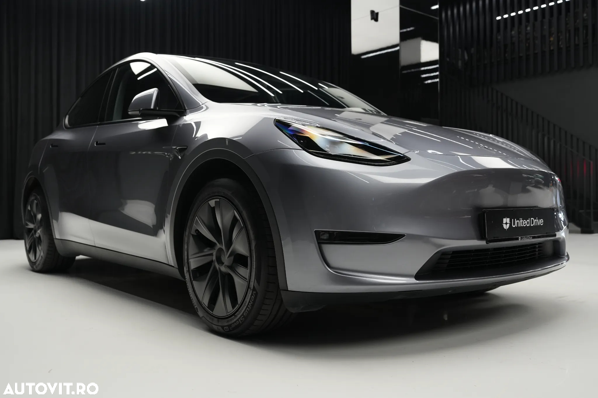 Tesla Model Y AWD Long Range - 35