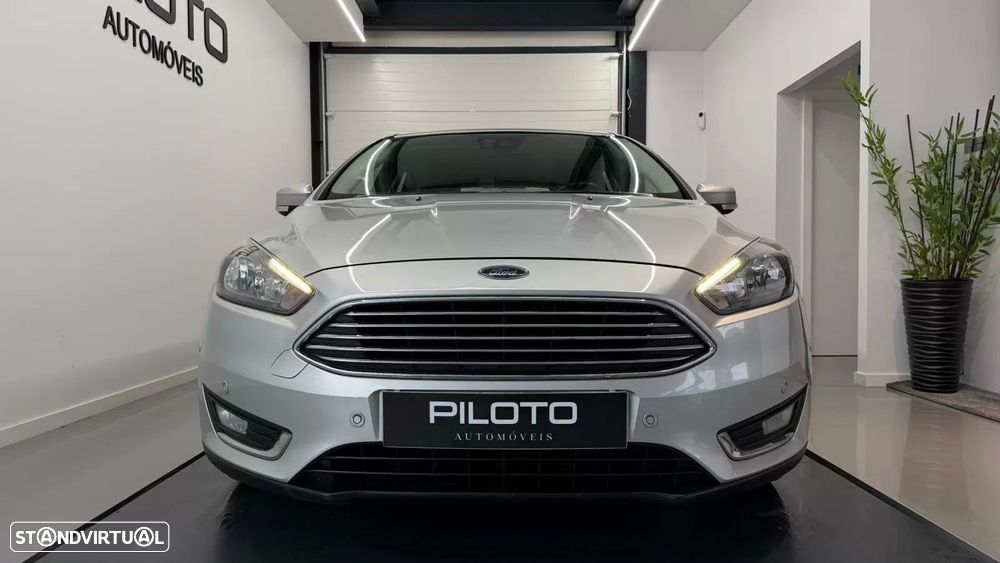 Ford Focus 1.0 EcoBoost Titanium - 4