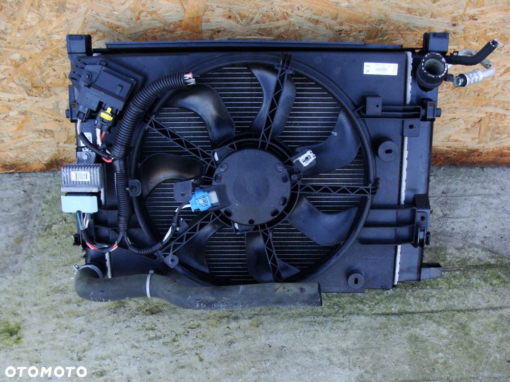 chłodnice wentylator dacia duster 1.6 sce 4x4 awd 4wd 2014r 214811626r !! - 4