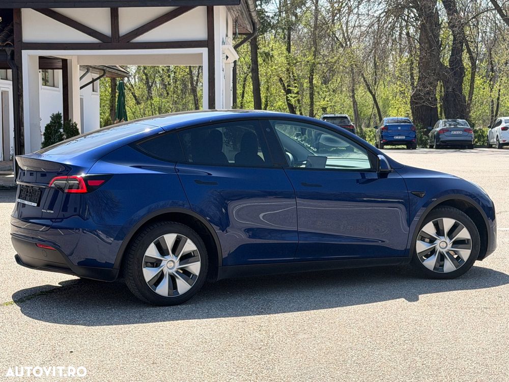 Tesla Model Y - 14