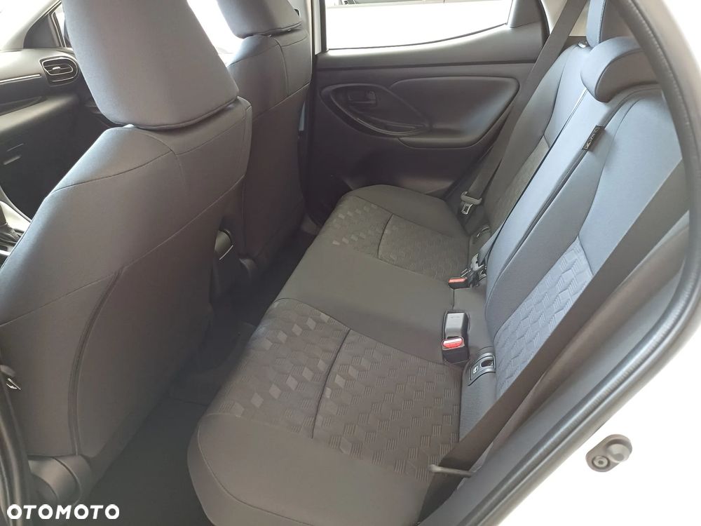 Toyota Yaris - 10