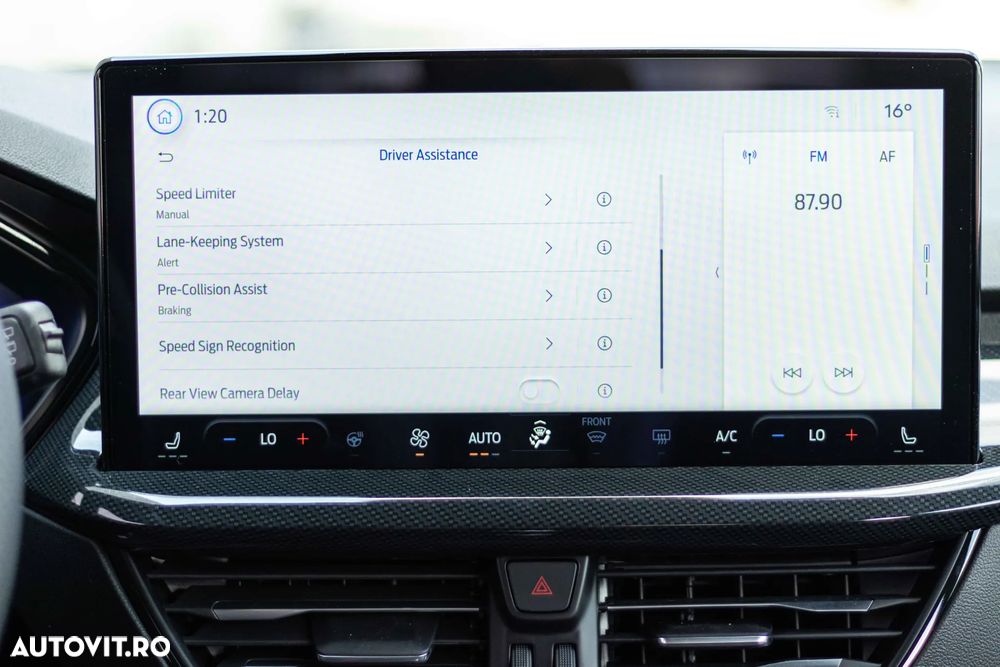 Ford Focus 1.0 EcoBoost 6MT MHEV ST-Line X - 38