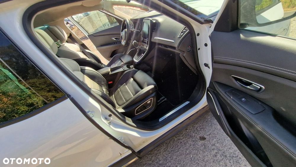 Renault Grand Scenic - 21