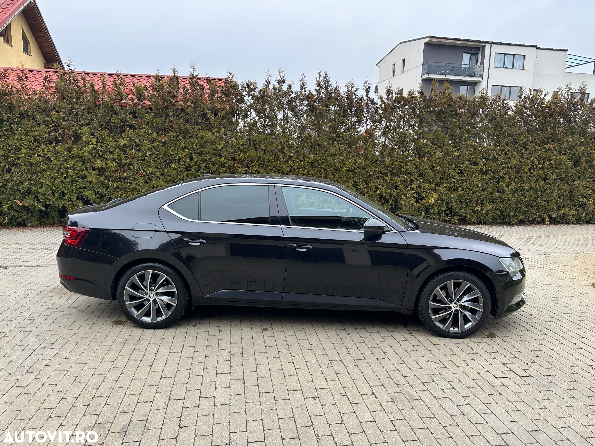 Skoda Superb 2.0 TDI DSG L&K - 2
