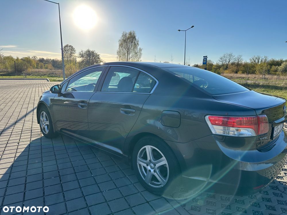Toyota Avensis 1.8 Premium - 2