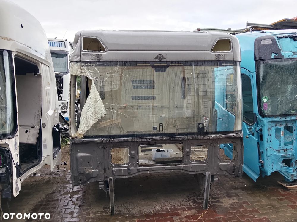 goła kabina uszkodzona Scania - 1
