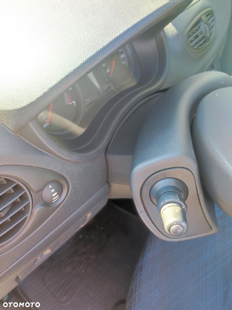 Renault Clio - 22