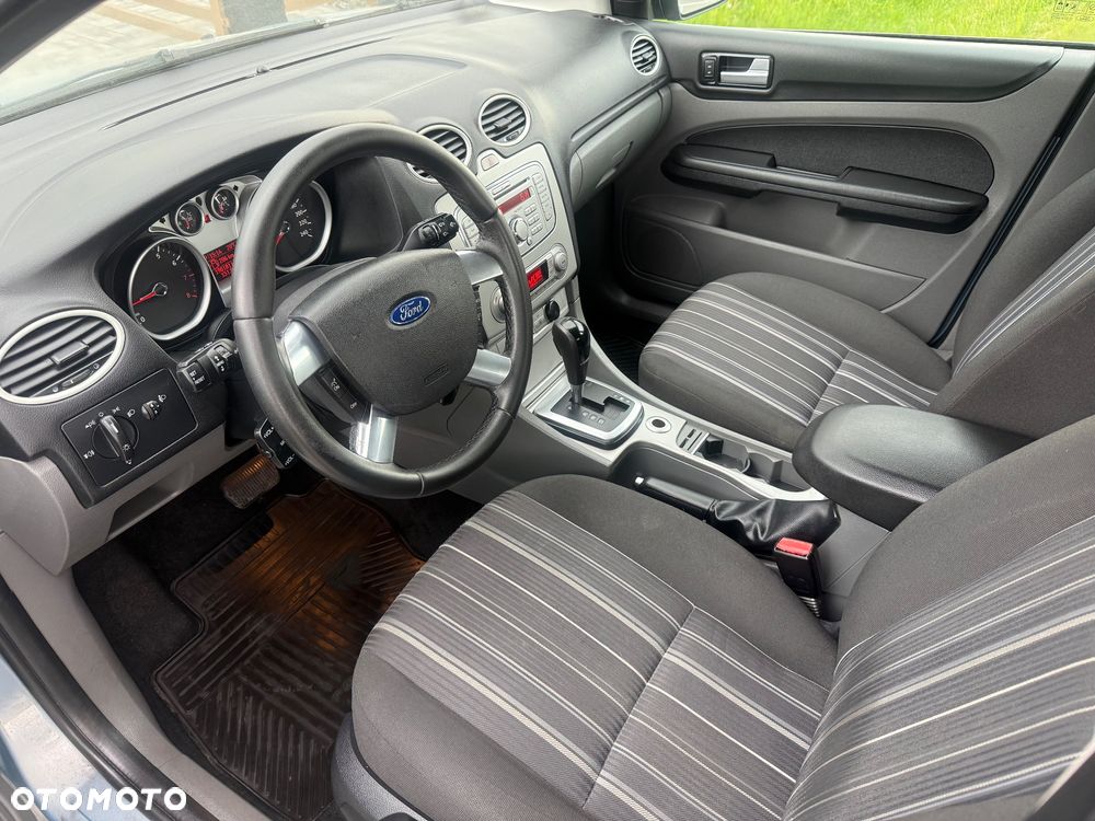 Ford Focus 2.0 16V Titanium - 10