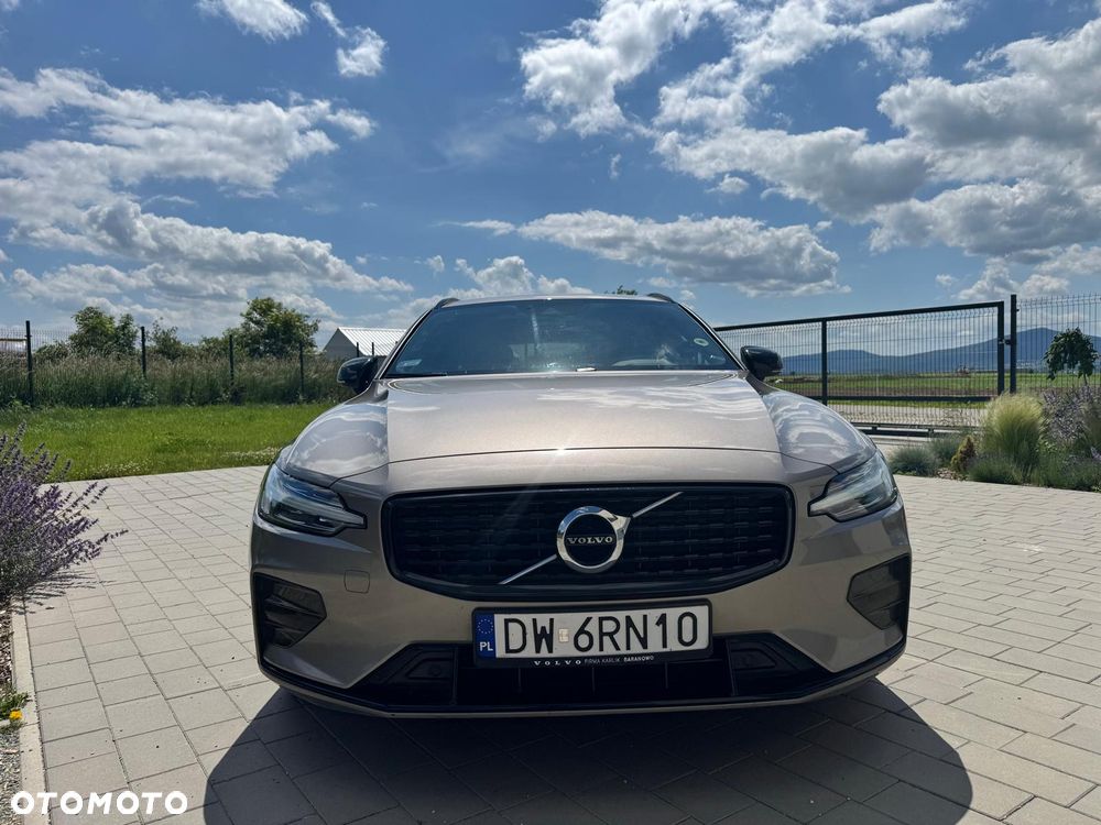 Volvo V60 B3 B R-Design - 4