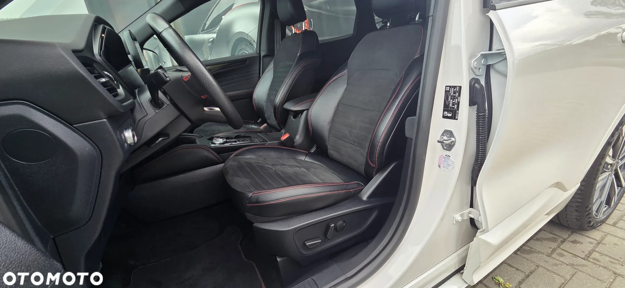 Ford Kuga 2.5P PHEV FWD ST-Line X - 31
