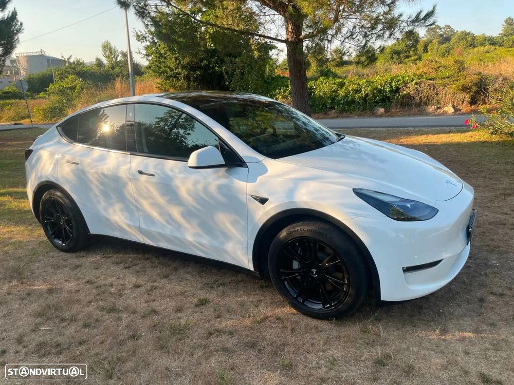 Tesla Model Y Long Range Dual Motor AWD — fotografia 32