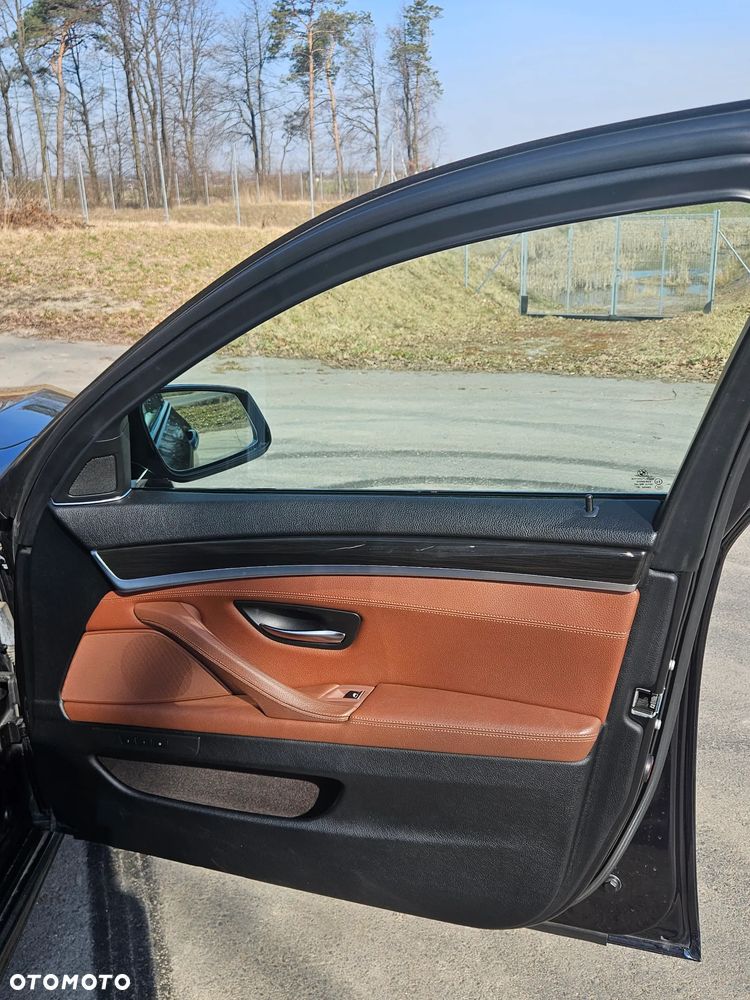 BMW Seria 5 535d xDrive - 14