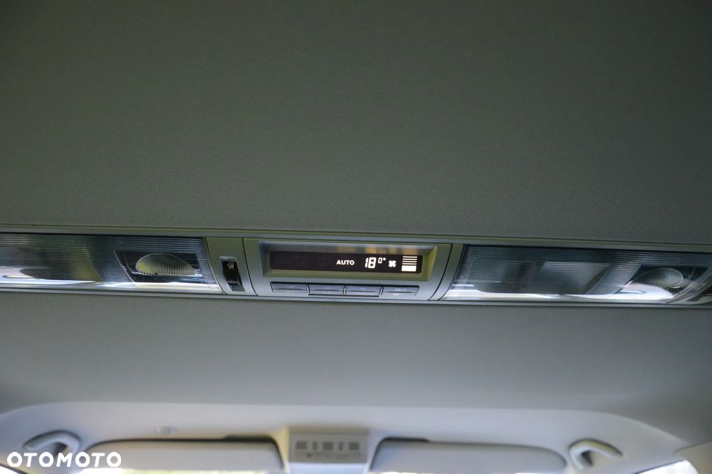 Volkswagen Multivan - 30