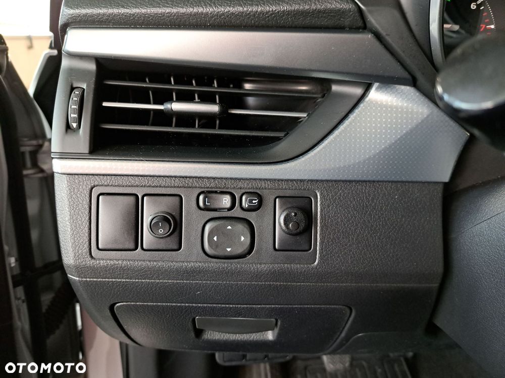 Toyota Avensis - 34