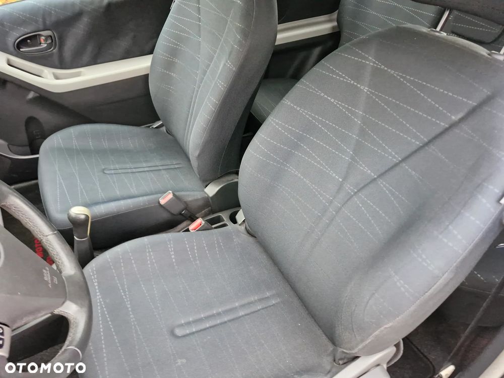 Toyota Yaris 1.0 Luna A/C - 26