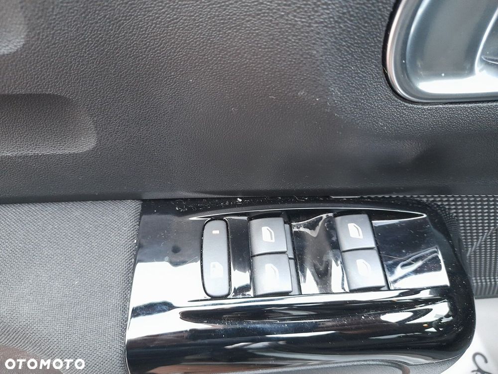 Citroën C3 1.2 PureTech Shine EAT6 - 11