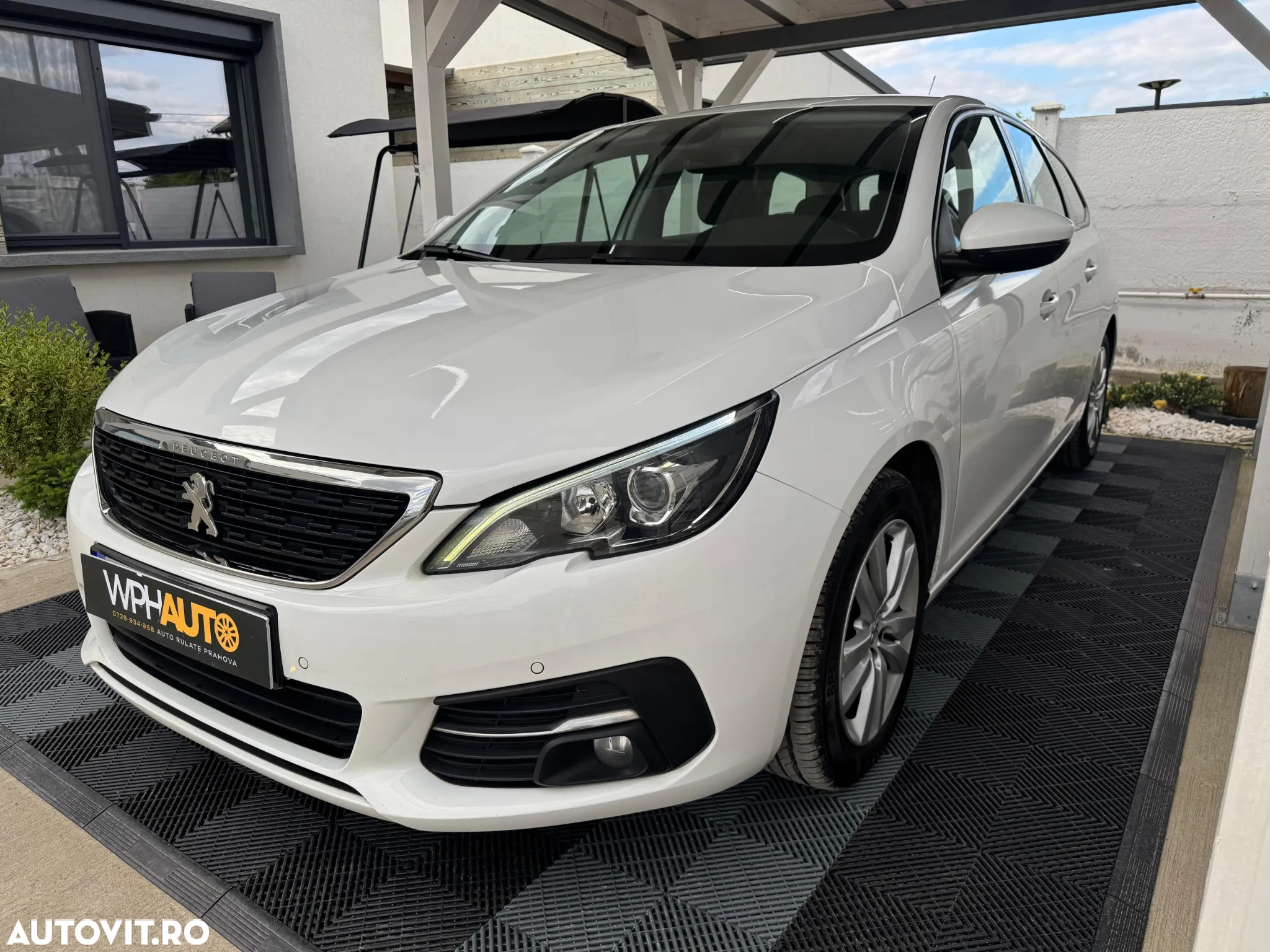 Peugeot 308 SW PureTech 110 Stop & Start Allure - 2