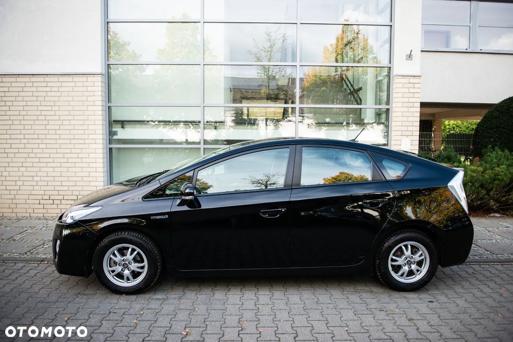Toyota Prius (Hybrid) Executive - 3