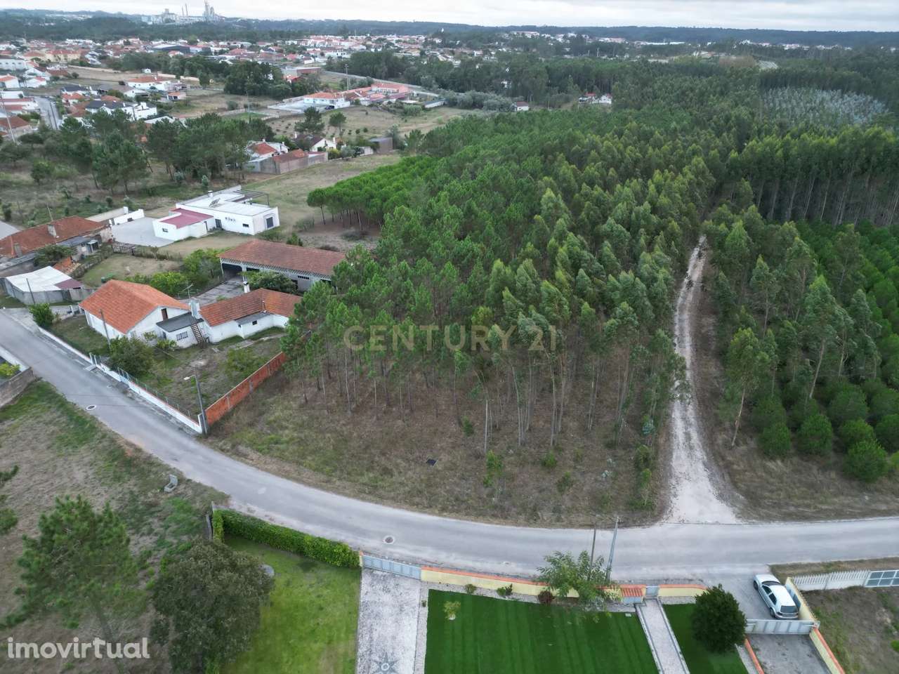 Terreno de 13.730m² para construção - Localização Premium e Potencial - Grande imagem: 3/8