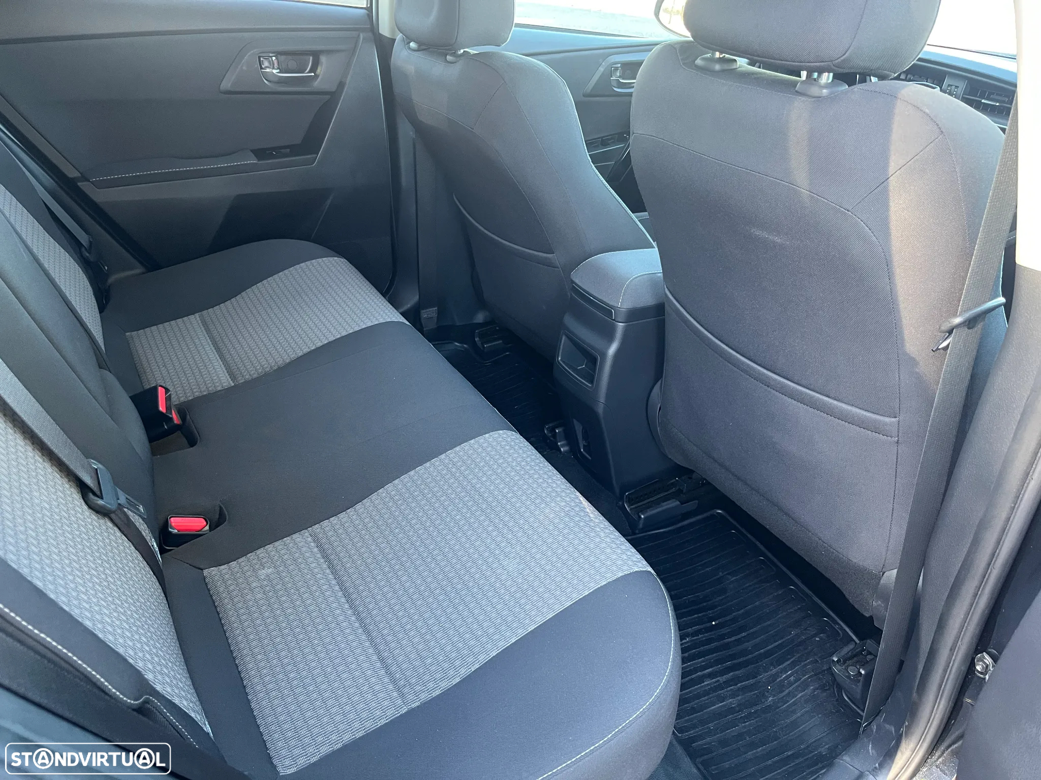 Toyota Auris 1.8 HSD Comfort +P.Techno+P.Sport - 9