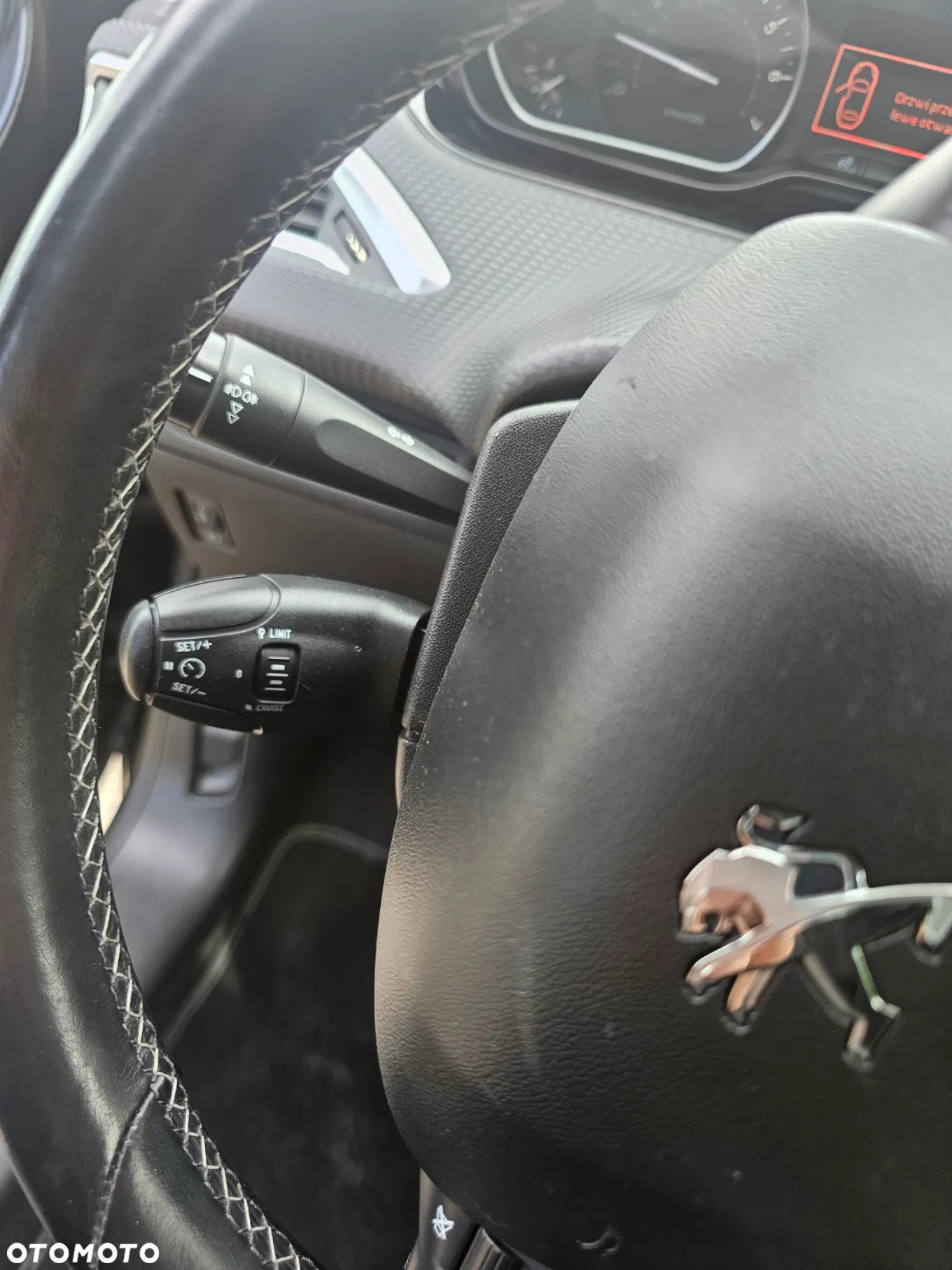 Peugeot 208 1.2 PureTech GPF Signature S&S EAT6 - 23