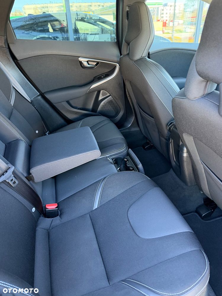 Volvo V40 T3 Momentum - 18