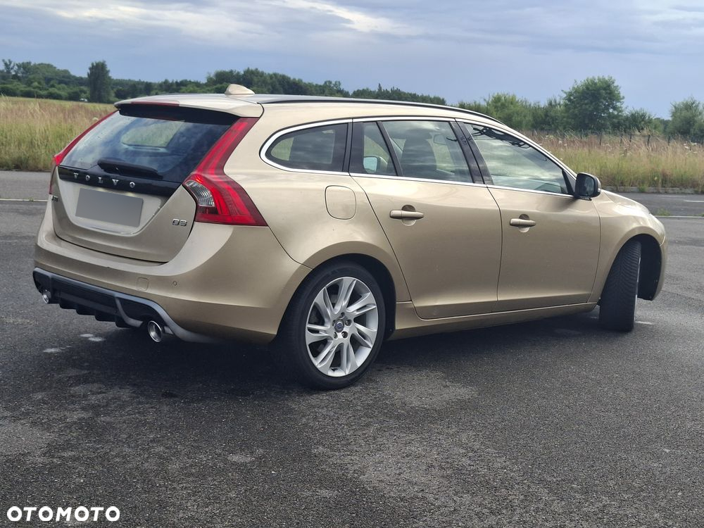 Volvo V60 D3 R-Design - 5