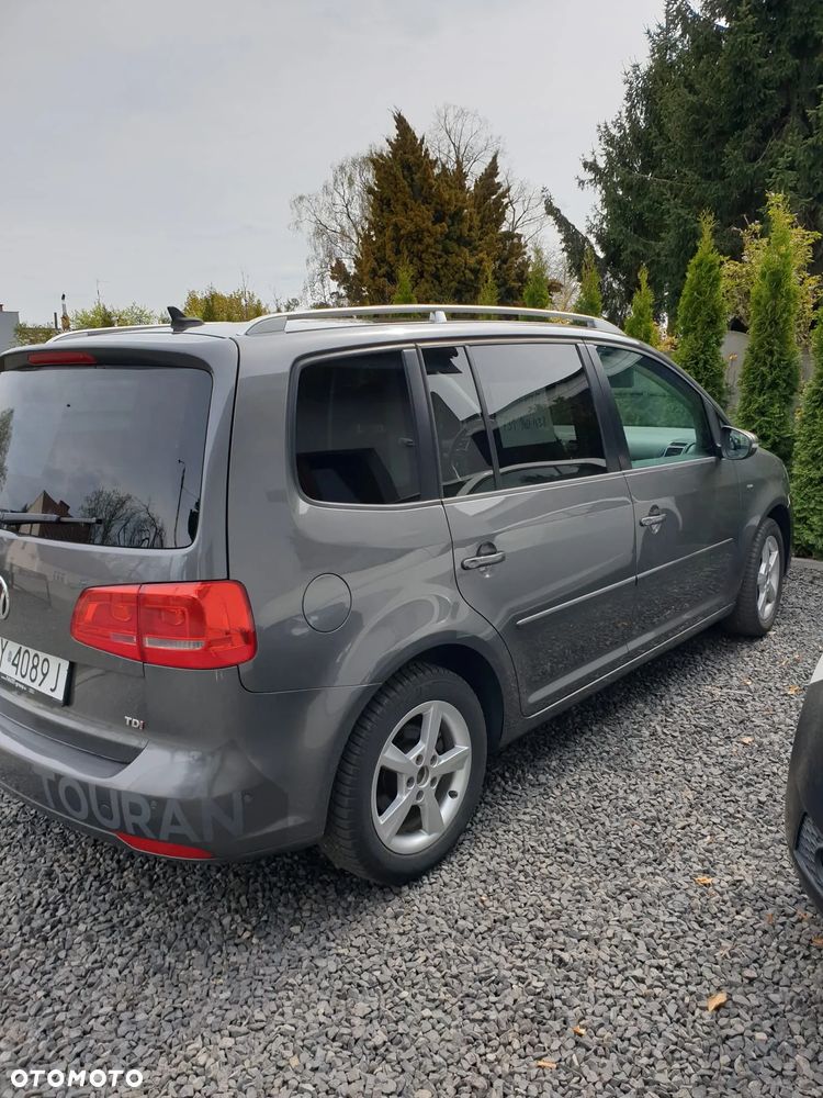Volkswagen Touran 1.6 TDI DPF Highline DSG - 4