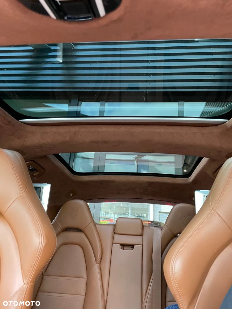 Porsche Panamera Turbo Sport Turismo - 22