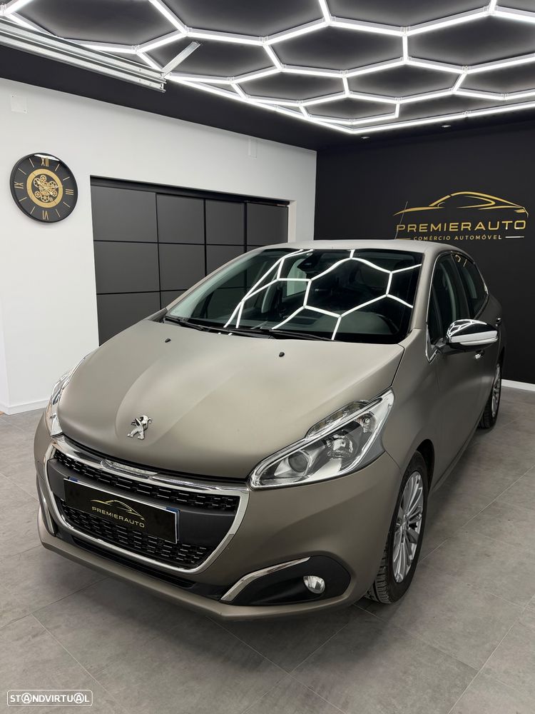 Peugeot 208 1.2 PureTech Allure EAT6 - 1