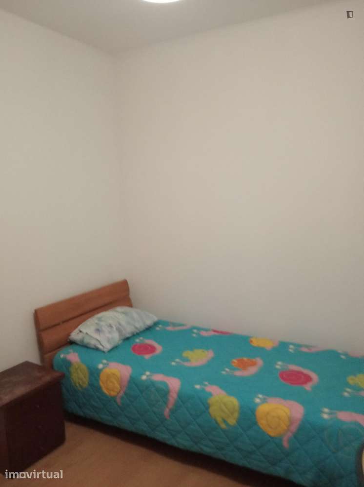 Quarto - localizado em Paranhos Porto - Grande imagem: 2/9
