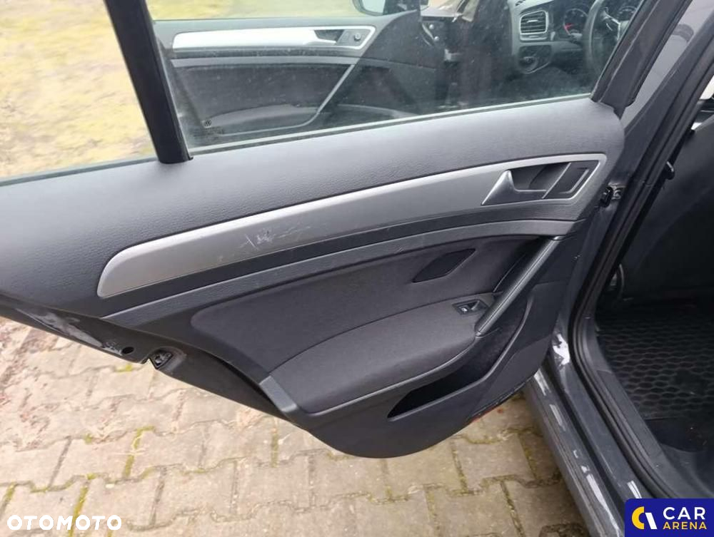 Volkswagen Golf - 37