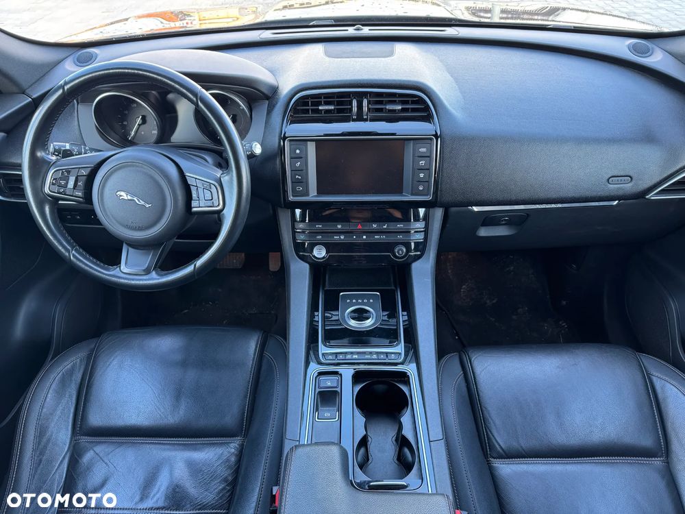 Jaguar F-Pace 20d AWD Prestige - 9