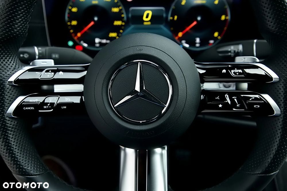 Mercedes-Benz Klasa E 220 d 4-Matic 9G-TRONIC - 27