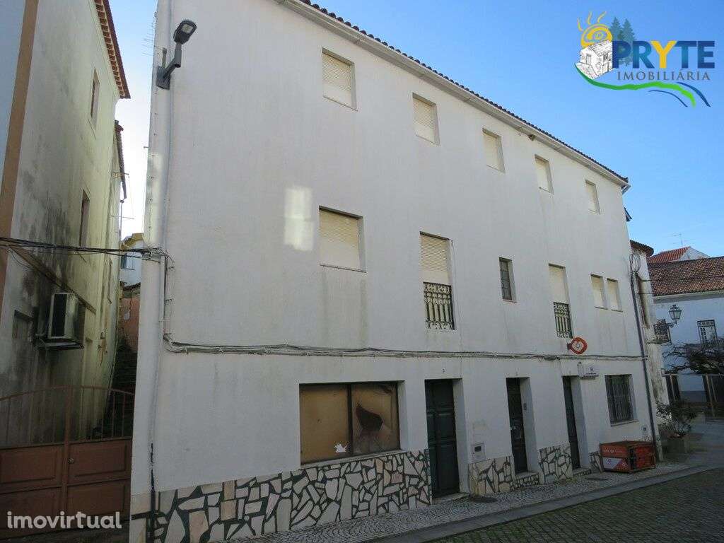 Bloco habitacional e comercial situado em Sobreira Fromosa - Grande imagem: 2/32