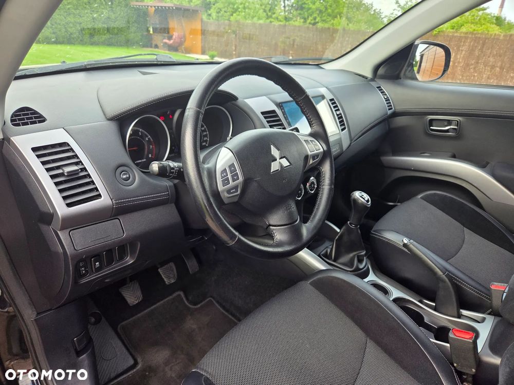 Mitsubishi Outlander - 13